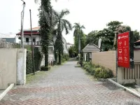 RedDoorz @ Wiyung 2 Hotels in Wiyung