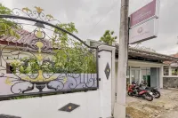 Homestay Syariah Cahaya Panca Arga near Grand Artos Mall Mitra RedDoorz - Wifi