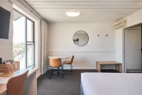 Balmoral On York - Boutique