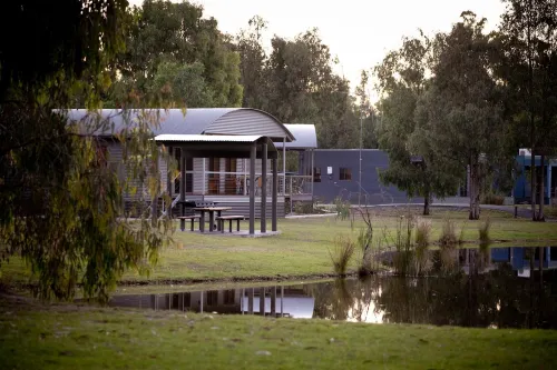 Tasman Holiday Parks - Moama on the Murray - parking