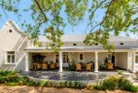 Banhoek Corner Guesthouse - Bed and Breakfasts