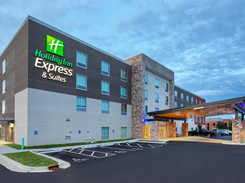 Holiday Inn Express & Suites MERRILLVILLE by IHG - 3-Star