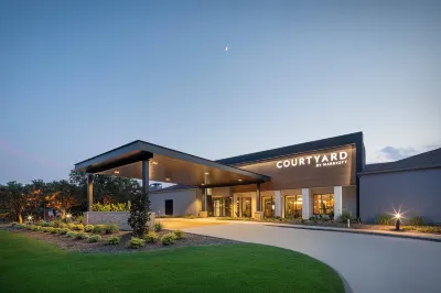 Courtyard Dallas Addison/Midway Hotels near Greenhill School Softball Field