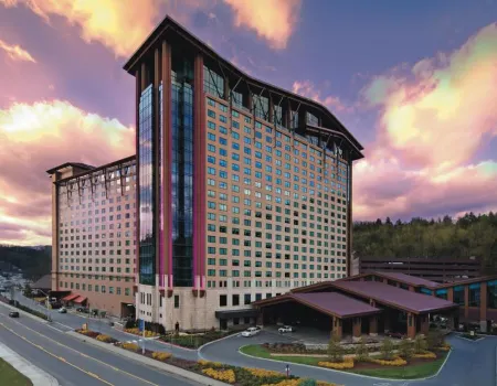 Harrah's Cherokee  – A Caesars Rewards Destination Отели рядом с достопримечательностью «Cherokee NC»