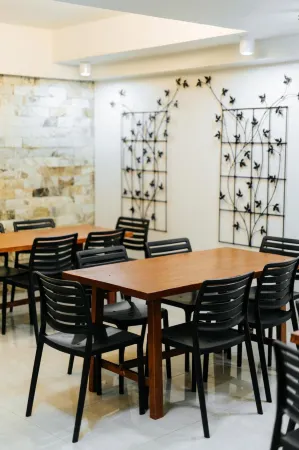 Delle Suites Отели рядом с достопримечательностью «Tropicana Beach Resort»