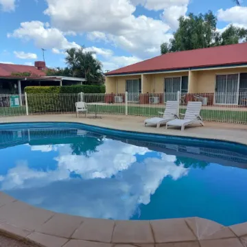 Emerald Explorers Inn