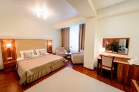 Metropolis Hotel