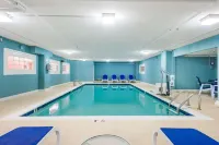 Howard Johnson Plaza by Wyndham Ocean City Oceanfront - Swimmingpools