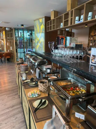 City Park Hotel (Сити Парк отельбывш. Центр отель) Отели рядом с достопримечательностью «Детский сад № 28 "Калинка"»