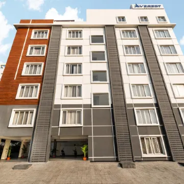 Destino by Monday Hotels Gachibowli Отели рядом с достопримечательностью «Конгресс-центр Cyber»