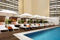 Halepuna Waikiki by Halekulani - Pool