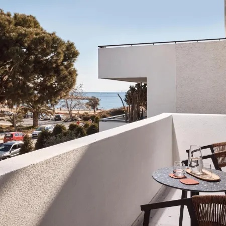 Cama Luxury Suites