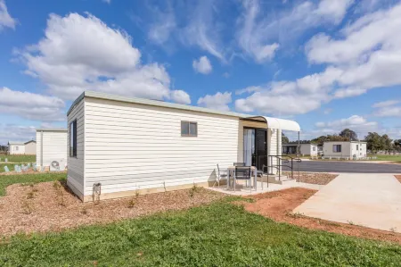 Racv Cobram Resort Отели в г. Кобрам