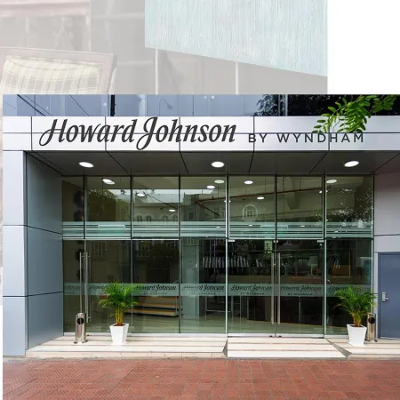 Howard Johnson by Wyndham Lima Miraflores Art House Отели в г. Мирафлорес