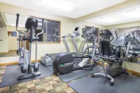 Days Inn & Suites by Wyndham Waterloo - salle de sport