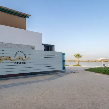 Yas Plaza Bay by IHG Отели рядом с достопримечательностью «Пристань для яхт Яс»