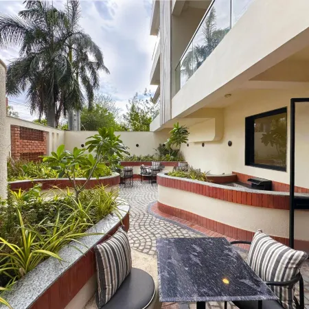 The Four Stories - Luxury near the Lake