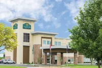 La Quinta Inn & Suites by Wyndham York Hotels in Shiloh