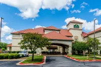La Quinta Inn & Suites by Wyndham Bentonville Hotels in 