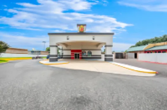 巴吞魯日-I-10温德姆速8酒店