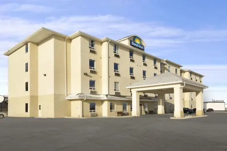 Days Inn by Wyndham Moose Jaw Отели рядом с достопримечательностью «Tunnels Of Moose Jaw»