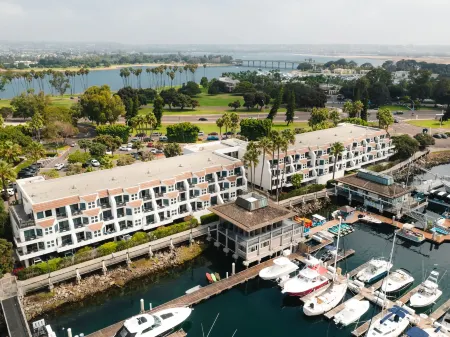 Hyatt Regency Mission Bay Spa and Marina Отели рядом с достопримечательностью «Пеканга Арена»