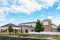 Four Points by Sheraton Bentonville Hotel dekat The Walmart Museum