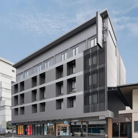 Aspira Gems Center Silom Отели рядом с достопримечательностью «Станция метро Surasak»