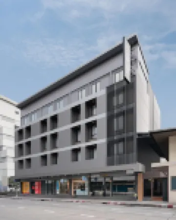 Aspira Gems Center Silom Hotels near BTS-Surasak