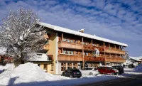 Landgasthof Zur Post Hotel dekat Konigliche Kristall-Therme