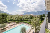 Majestic Palace - Rooftop Pools
