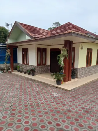 Cemara Homestay Отели в г. Pangalengan