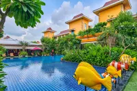Mayfair Lake Resort - Pools
