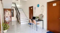 Surabaya Homey Near Unair Syariah Các khách sạn ở Tambaksari