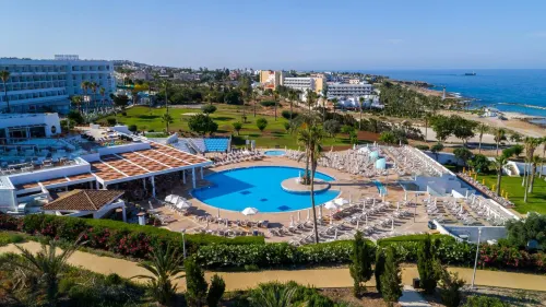 Leonardo Laura Beach & Splash Resort Hôtels à : Chloraka