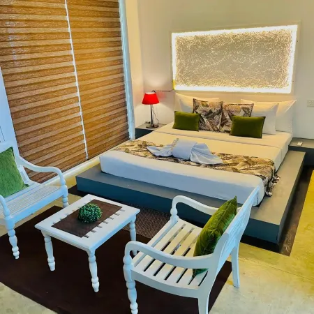 8 Plus Motels