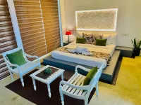 8 Plus Motels