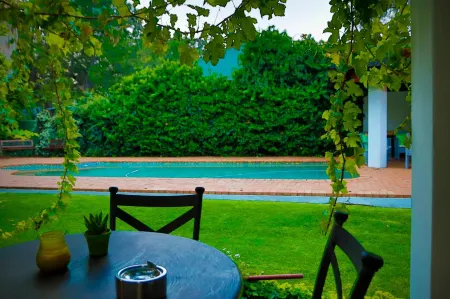 Lemon & Lime Guesthouse Отели рядом с достопримечательностью «Free State National Botanical Garden»