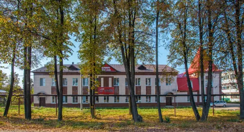 1st Train Hotel - parking