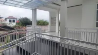 Hotel Wisma Mangurna - Motels