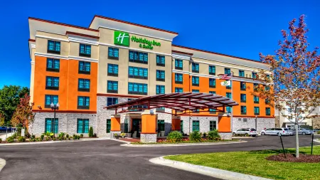 Holiday Inn & Suites Tupelo North Отели в г. Тьюпело