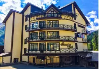 Grand Hotel 돔베이 호텔