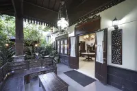 Ndalem Maharani Guest House