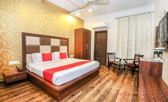 Hotel Hollywood Heights Near Railway Station