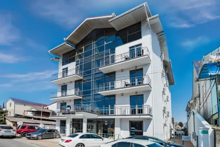 Малекон Hotel by Provence (Прованс) Отели рядом с достопримечательностью «Flipper Diving Club»