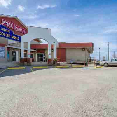 Travelodge by Wyndham Fort St John Hotel Exterior