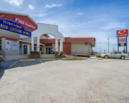 Travelodge by Wyndham Fort St John Отели в г. 