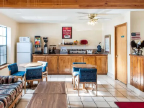 Econo Lodge Hotels in Eagle Nest
