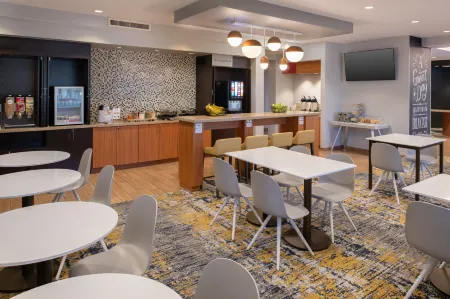 TownePlace Suites Lancaster Отели рядом с достопримечательностью «Заказник Прайм Десерт Вудленд»