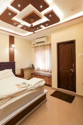 Shwetha Lodge Hotels in Kollur